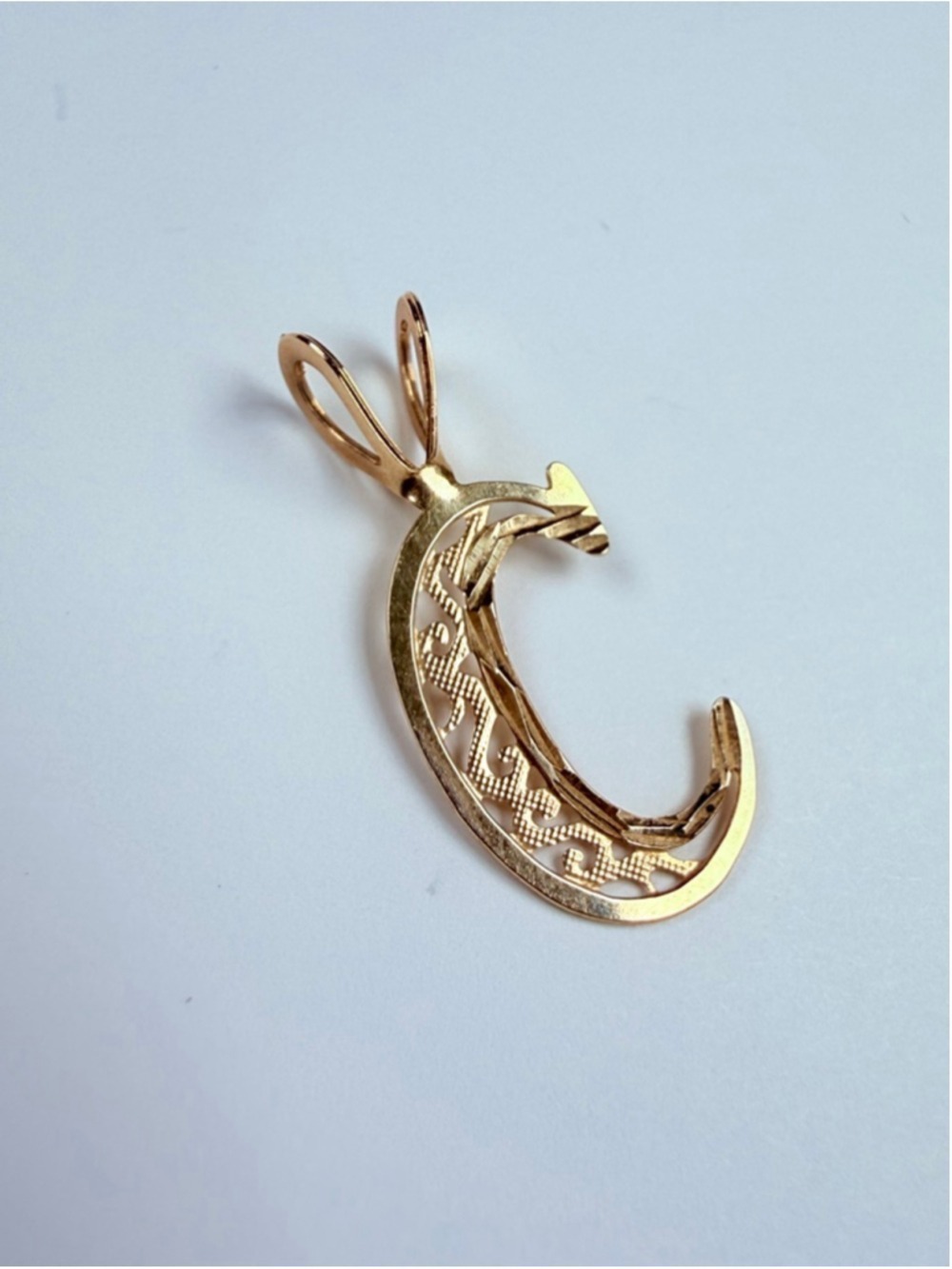14K Solid Yellow Gold OroAmerica Diamond Cut Initial Letter "C" Charm Pendant - Picture 2 of 6